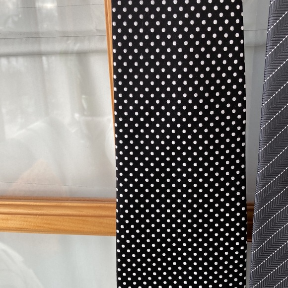 Lot of 4 black/grey premium brand ties - Picture 2 of 5